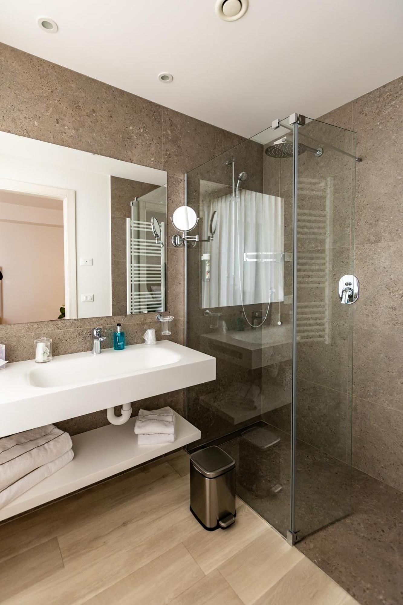 Hotel Europa Σιρμιόνε Εξωτερικό φωτογραφία